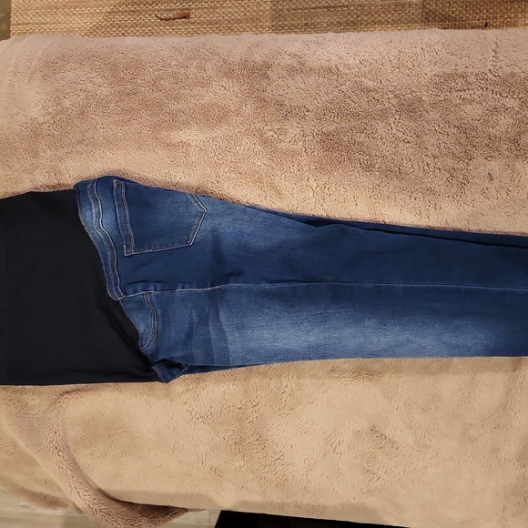 1822 Denim Maternity Jeggings - Picture 4 of 6